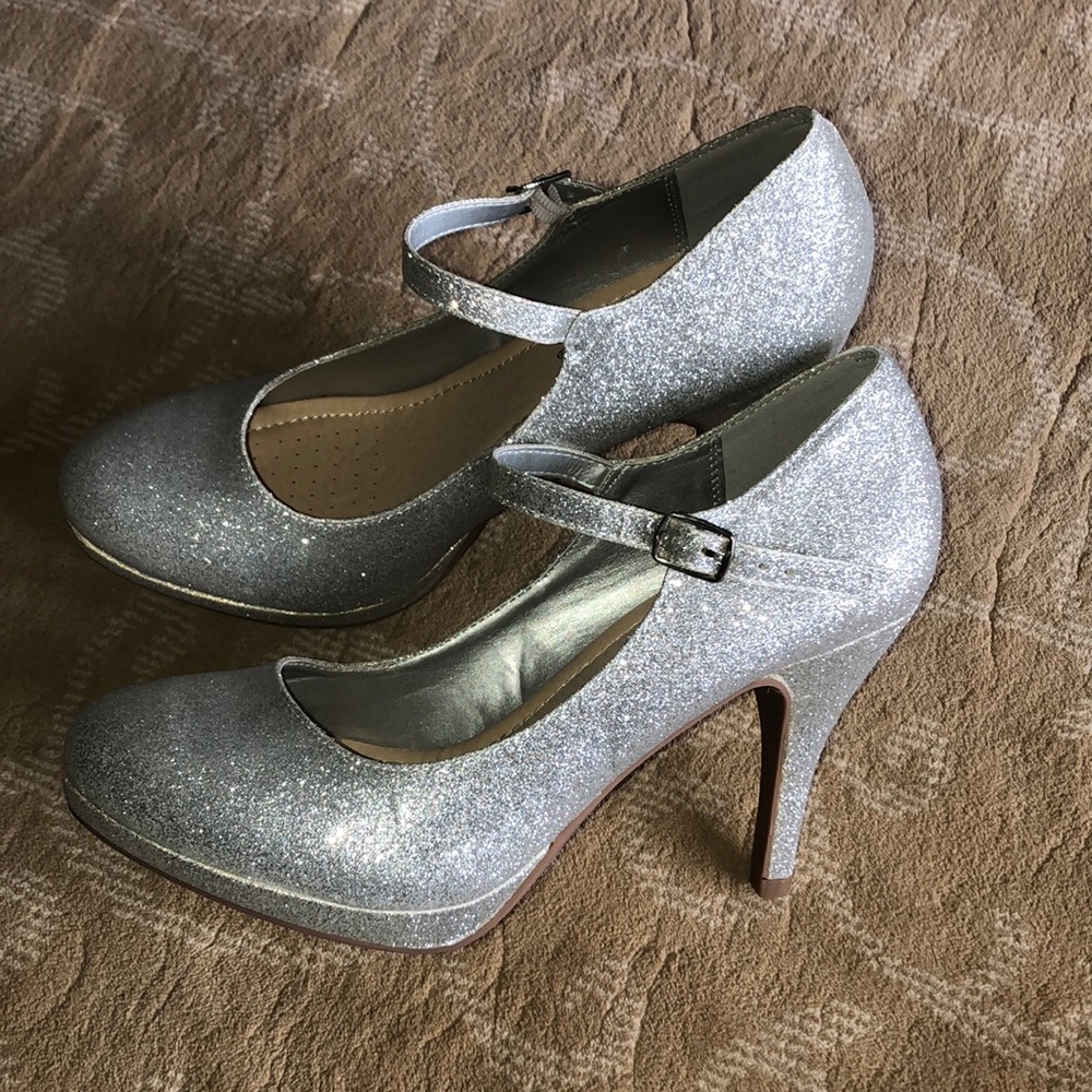 Silver sparkle Mary Jane heels